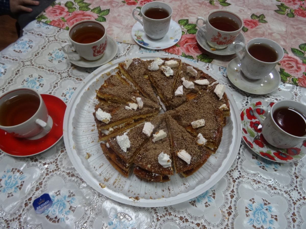 В Международный день чая кружковцы пили чай с тортом собственного  приготовления. — КЦСОН Камызякского района